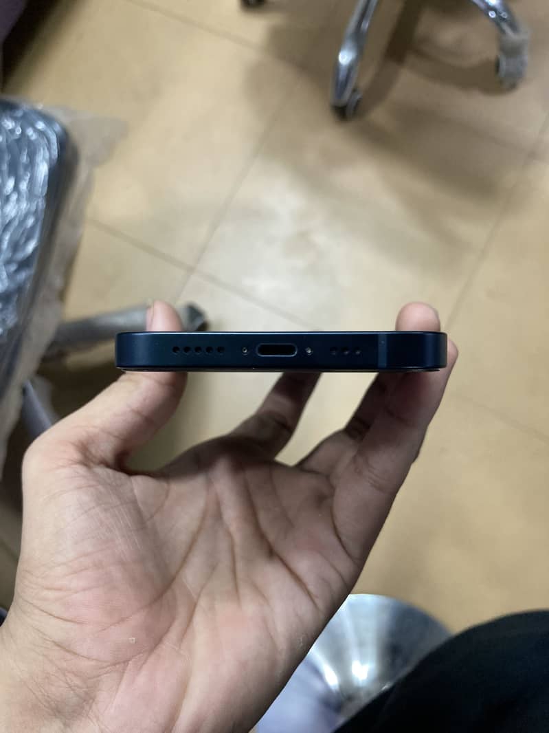 Apple iPhone 13 0