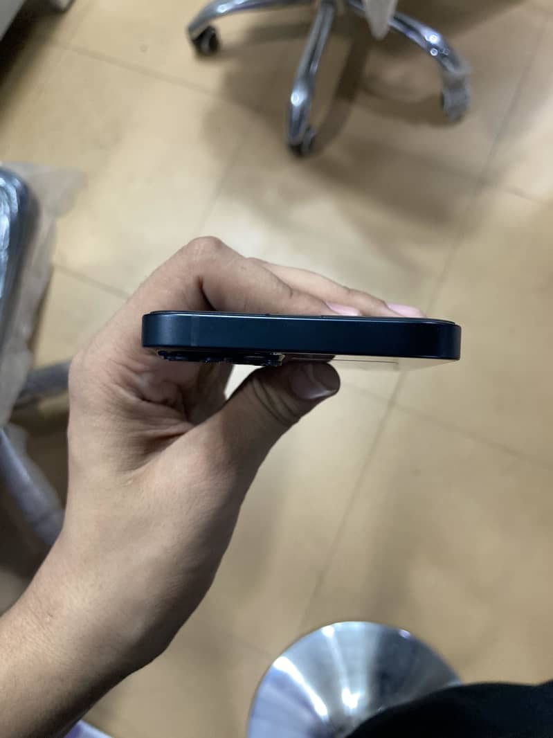 Apple iPhone 13 2