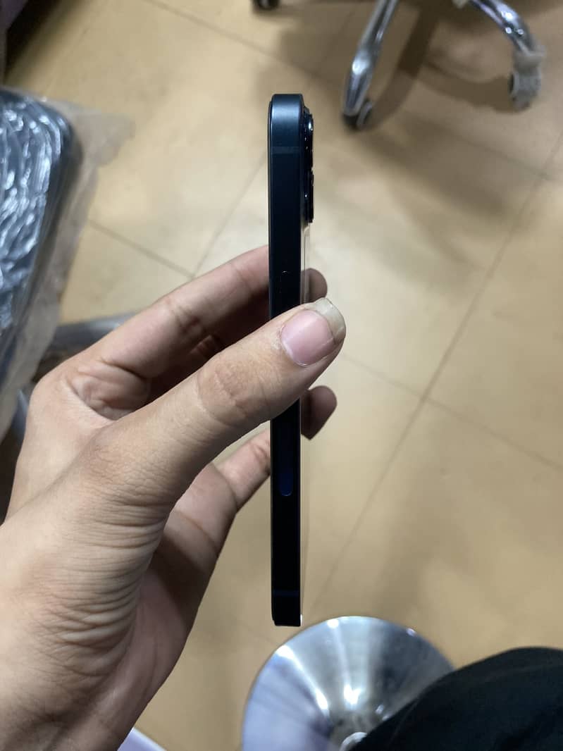 Apple iPhone 13 3