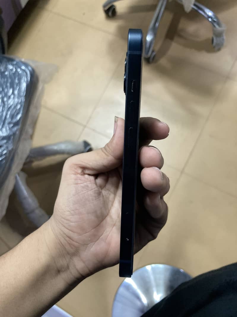 Apple iPhone 13 5