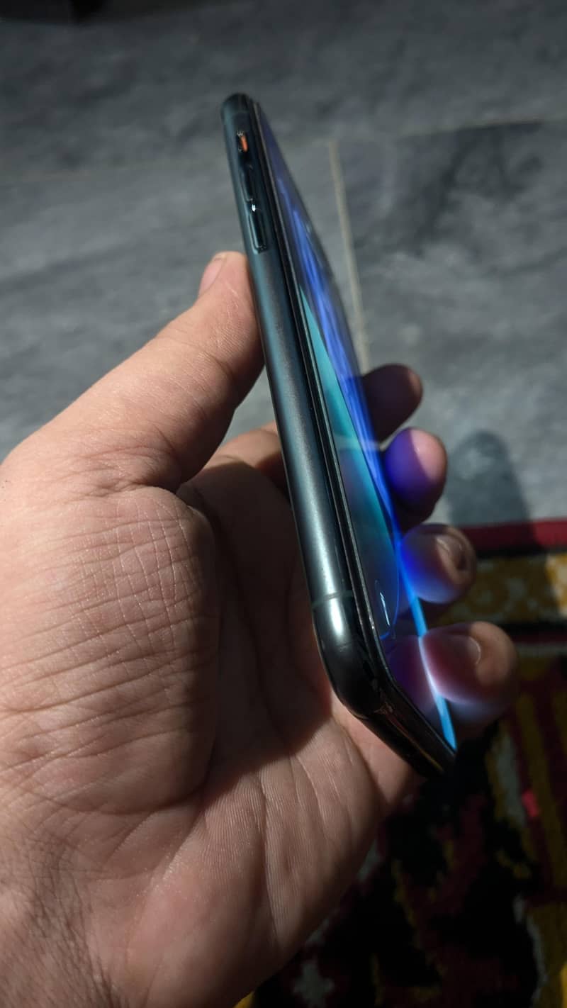 Apple iPhone 11 Pro 2