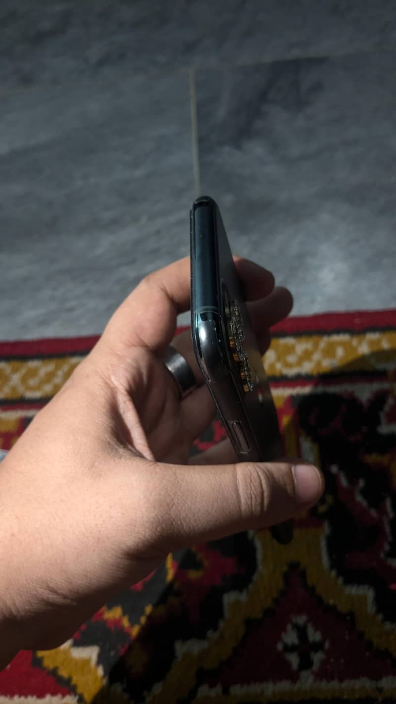 Apple iPhone 11 Pro 4