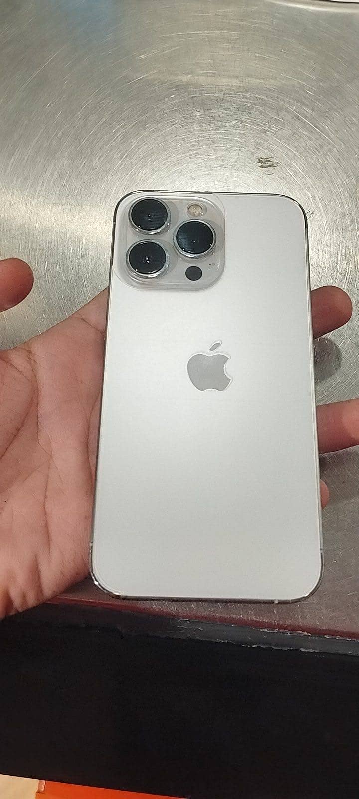 Apple iPhone 13 Pro 1