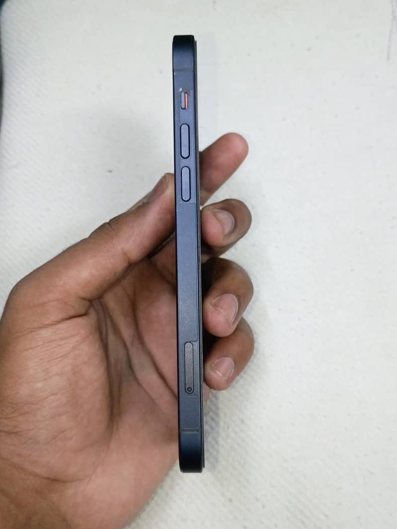 Apple iPhone 12 3