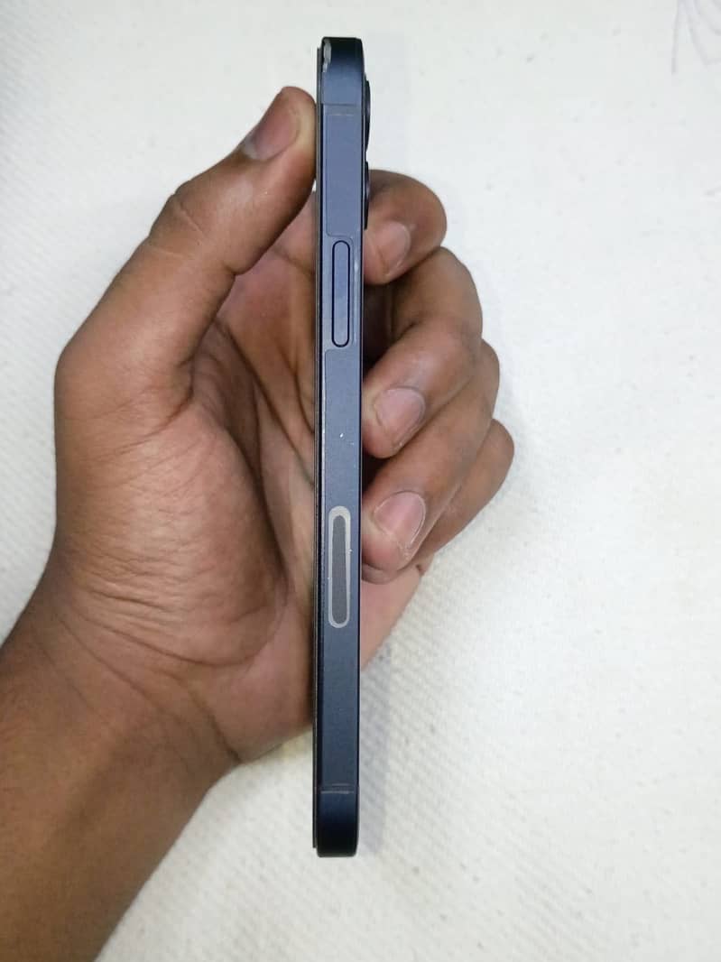 Apple iPhone 12 4