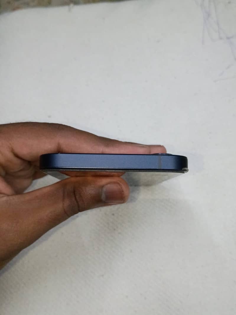 Apple iPhone 12 6