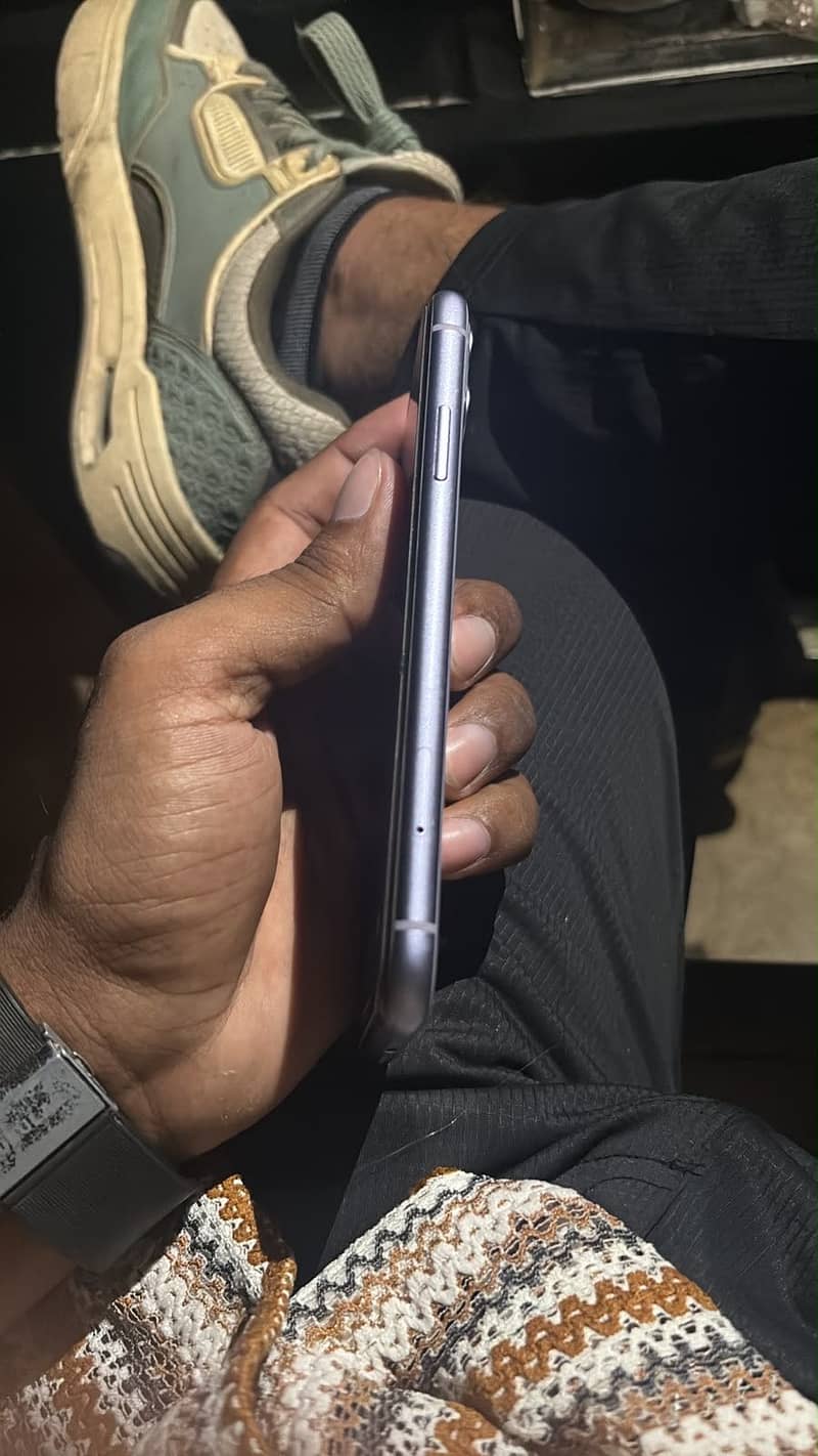 Apple iPhone 11 3