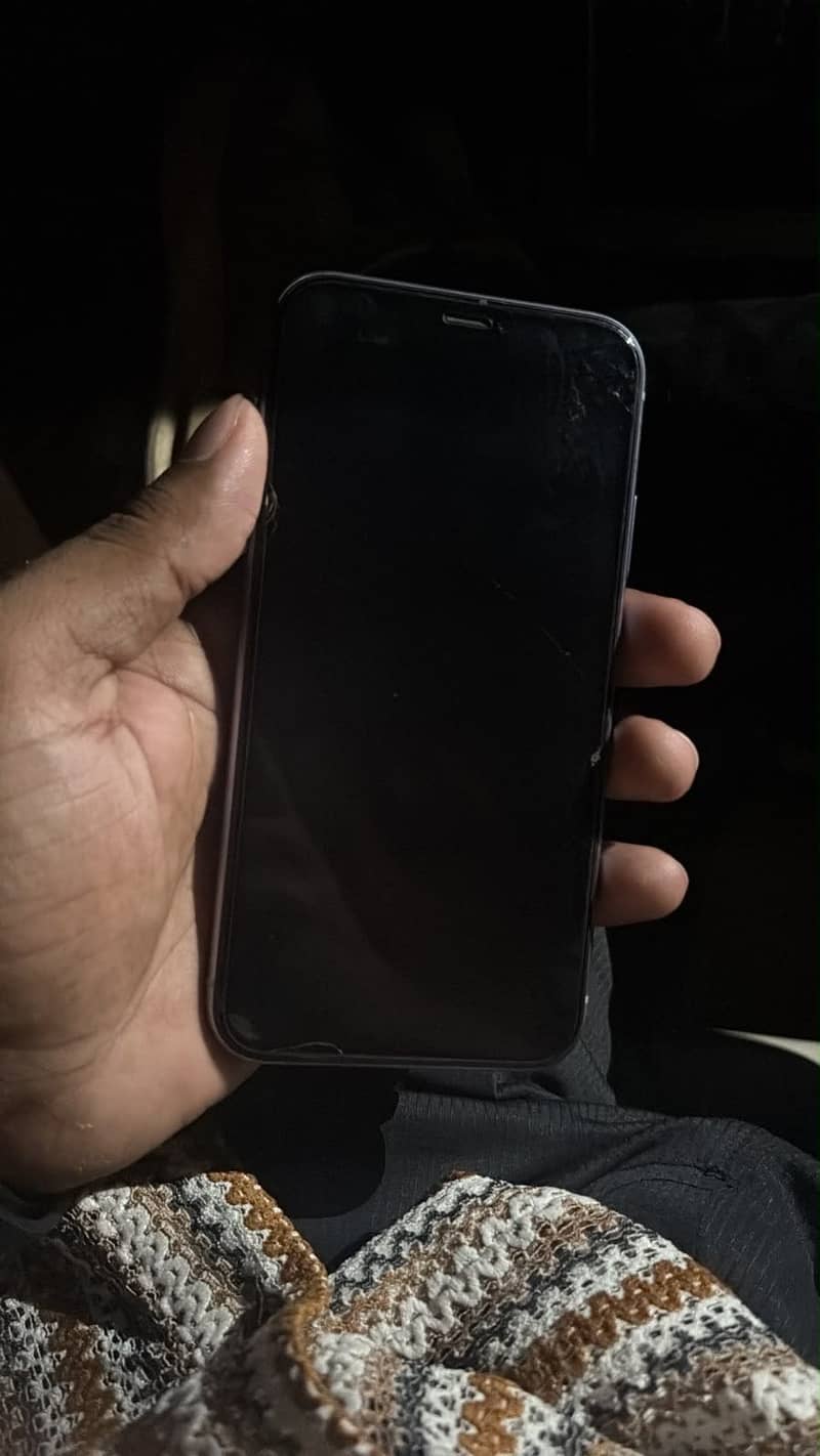 Apple iPhone 11 4