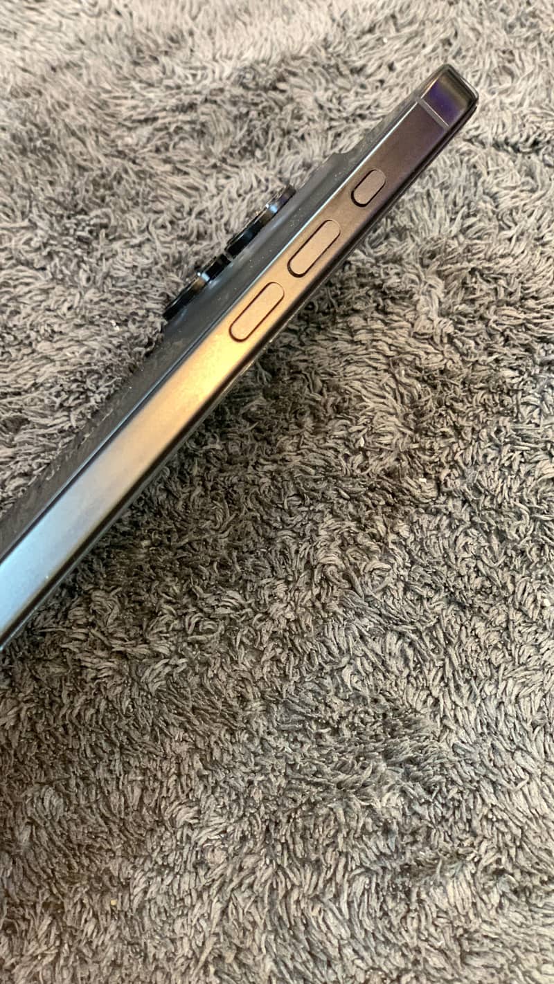 Apple iPhone 16 Pro Max 3
