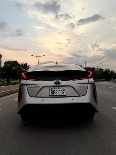 Toyota Prius phv 2017/21