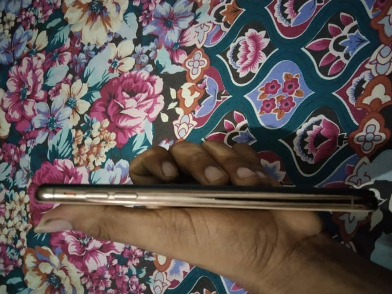 Apple iPhone XS Max 2