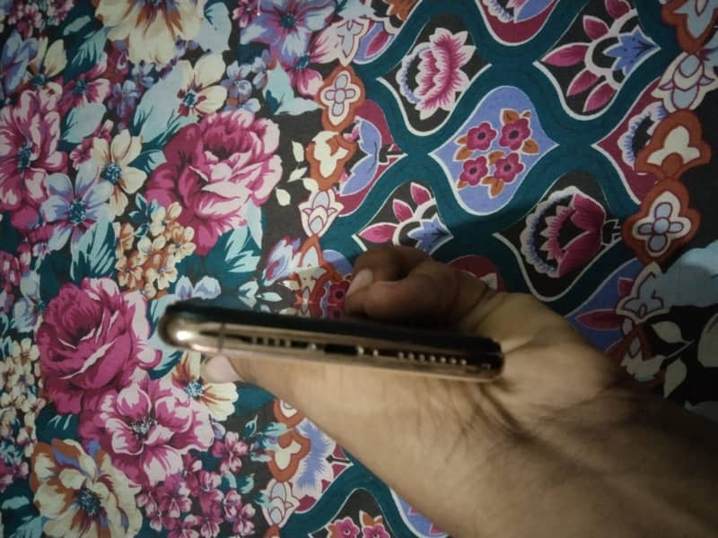 Apple iPhone XS Max 3