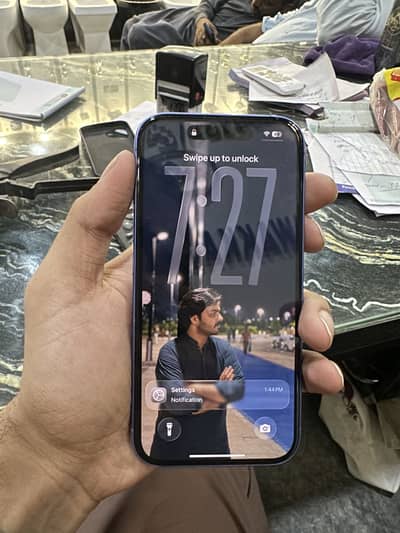 Apple iPhone 16