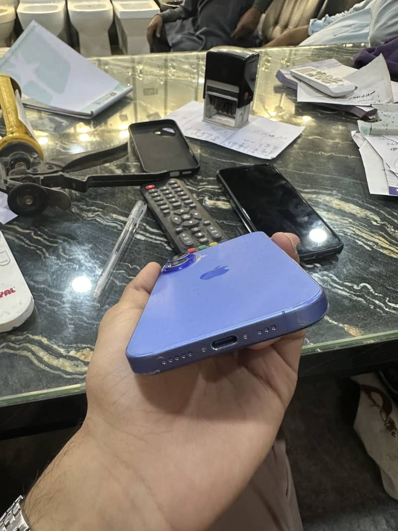 Apple iPhone 16 4
