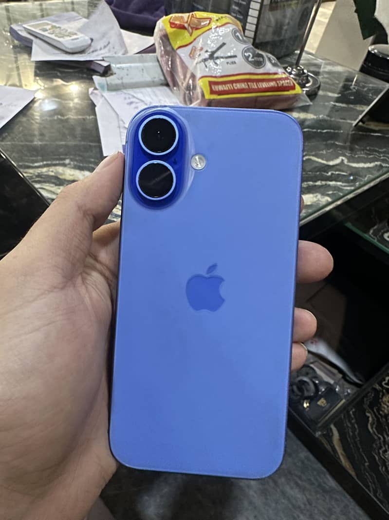 Apple iPhone 16 7