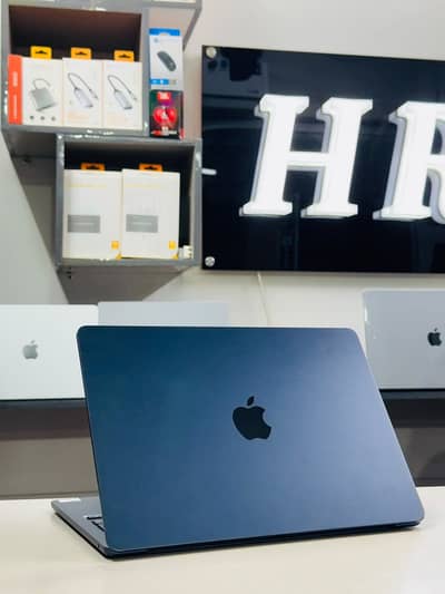 MacBook Air (M2, 2022) 8/512GB Midnight Mint Condition Upto 18hrs BT