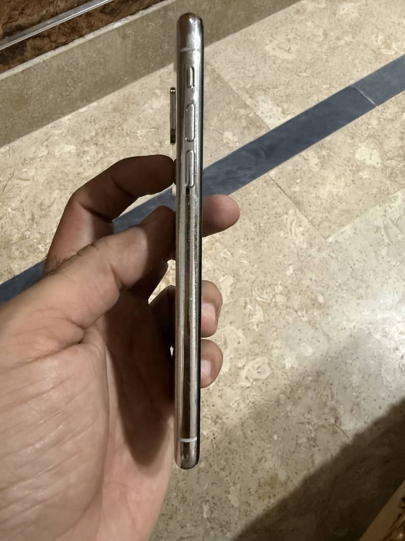 Apple iPhone X 5