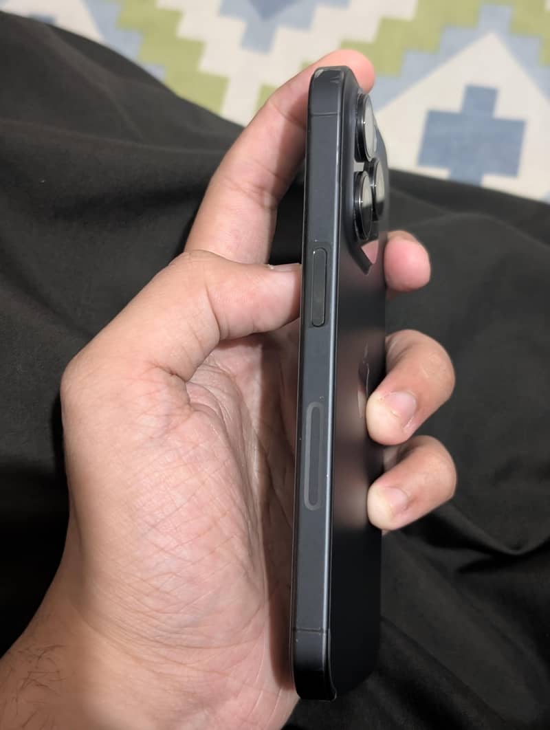 Apple iPhone 15 Pro 3