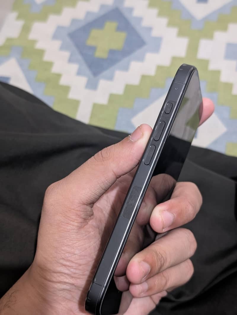 Apple iPhone 15 Pro 4