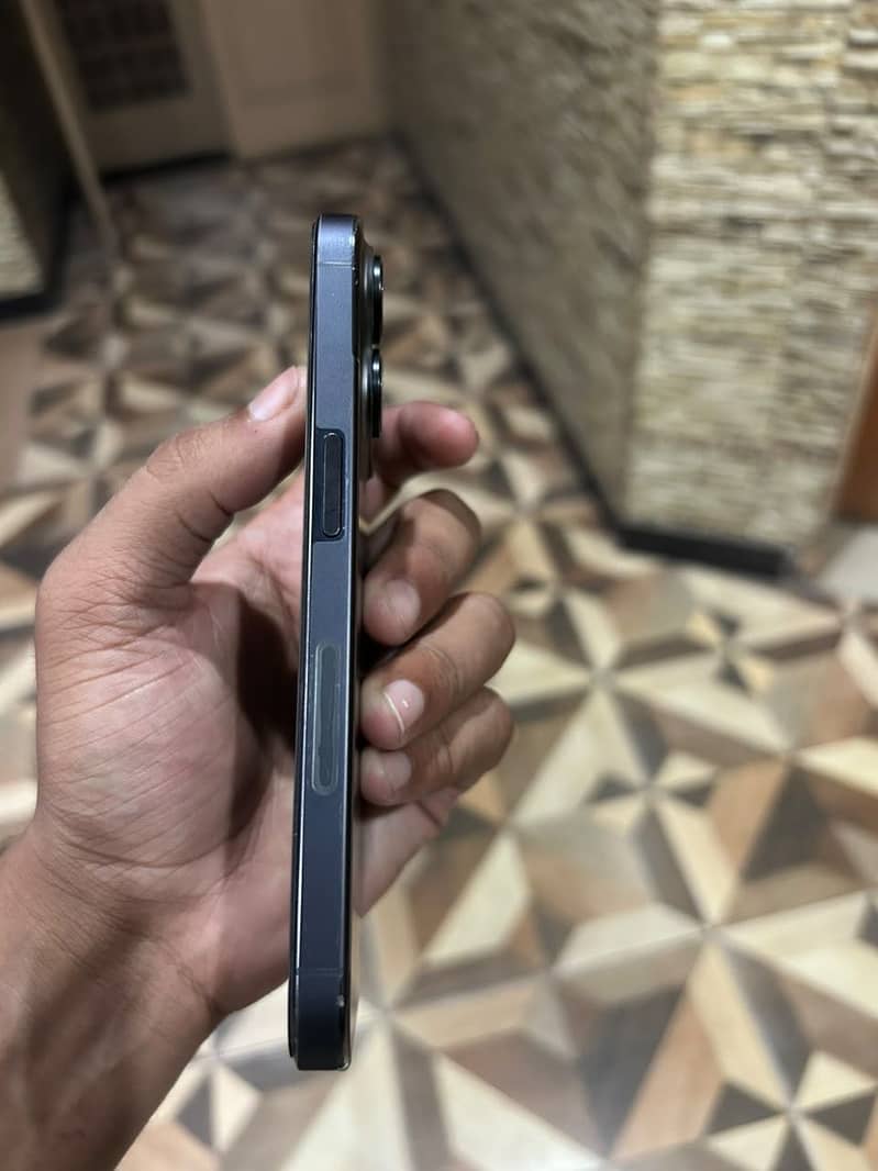 Apple iPhone 15 Pro 2