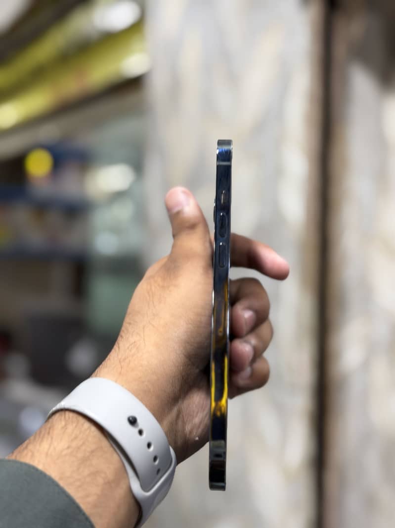 Apple iPhone 12 Pro Max 3