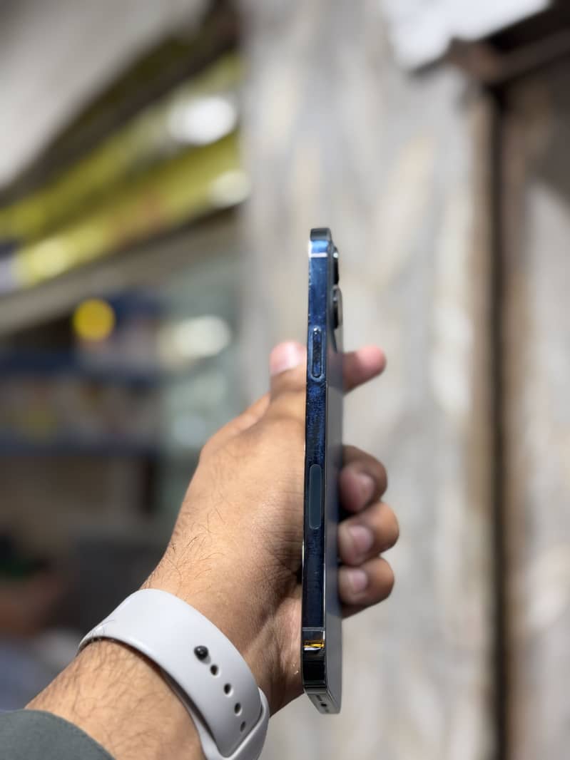 Apple iPhone 12 Pro Max 4
