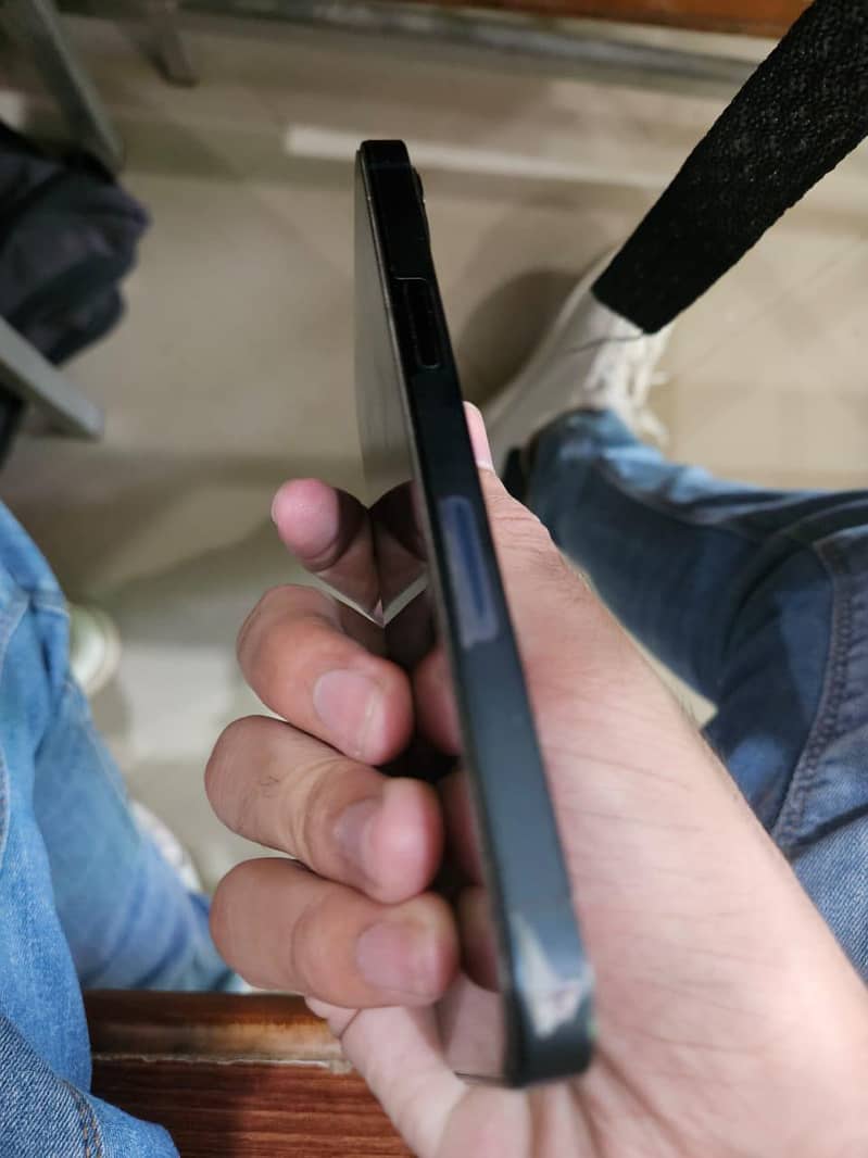 Apple iPhone 13 2