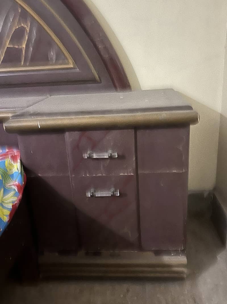 Bed with dressing table and show case 3