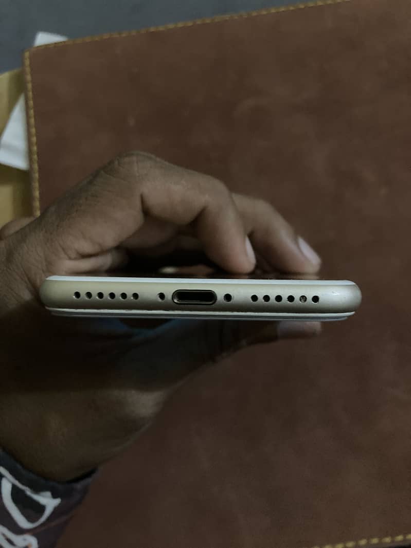 Apple iPhone 7 0