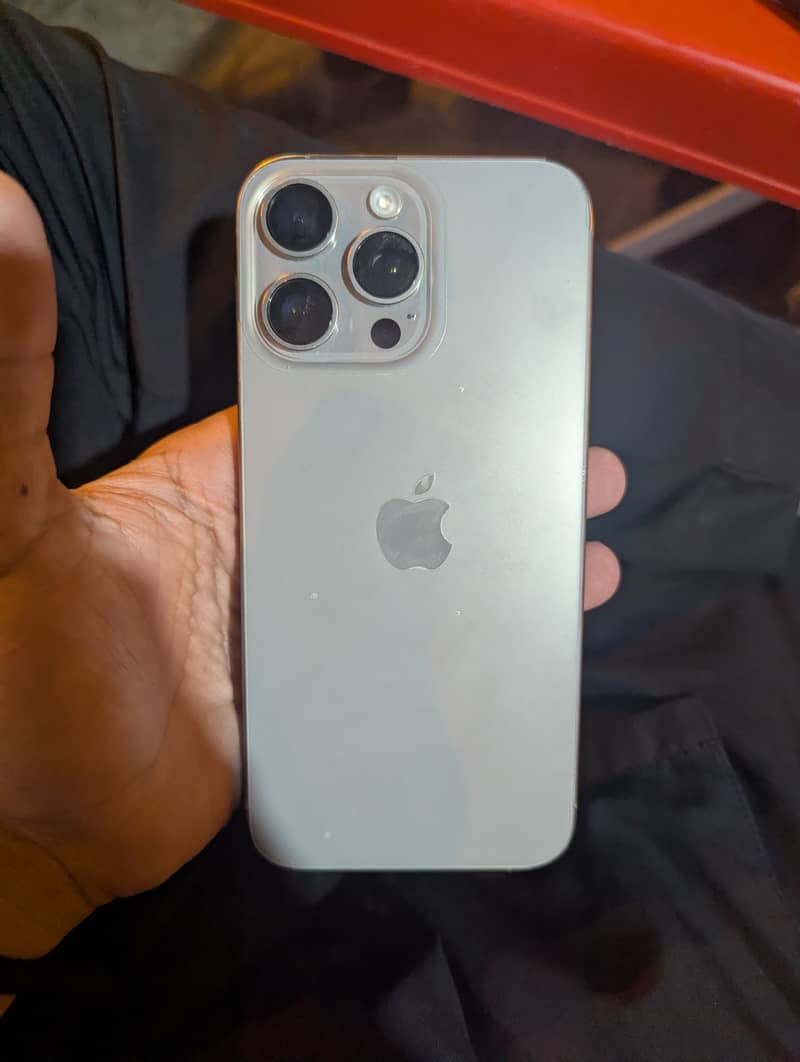 Apple iPhone 15 Pro Max 2