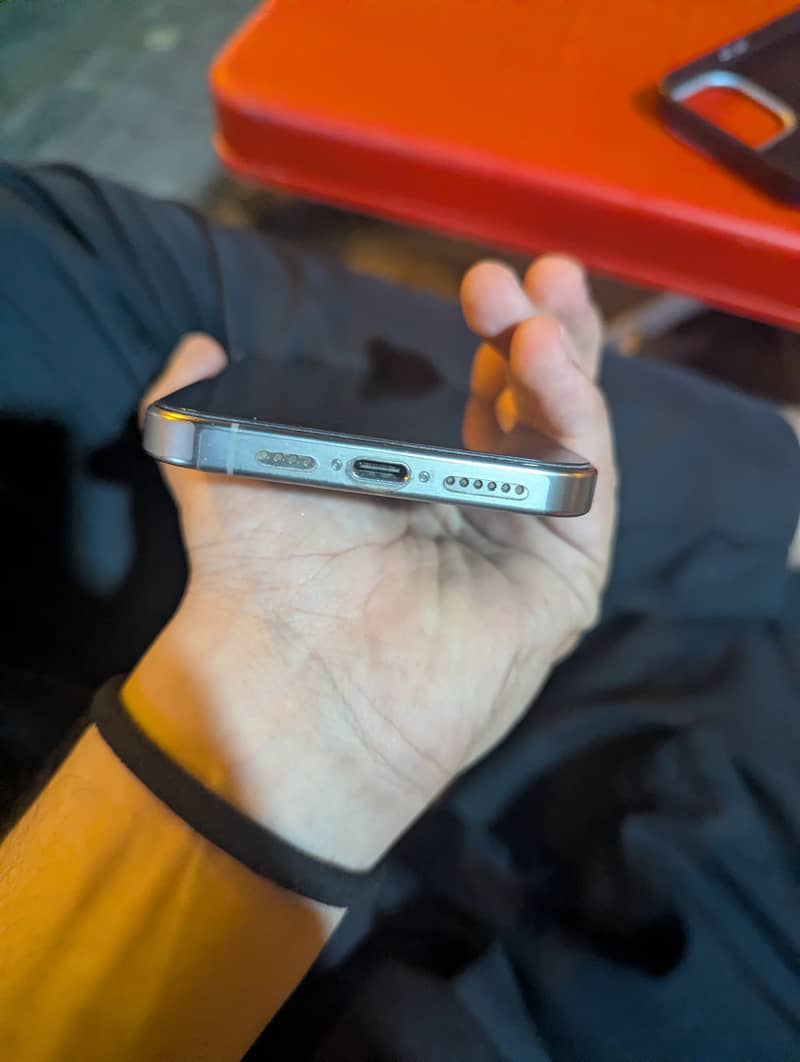Apple iPhone 15 Pro Max 4