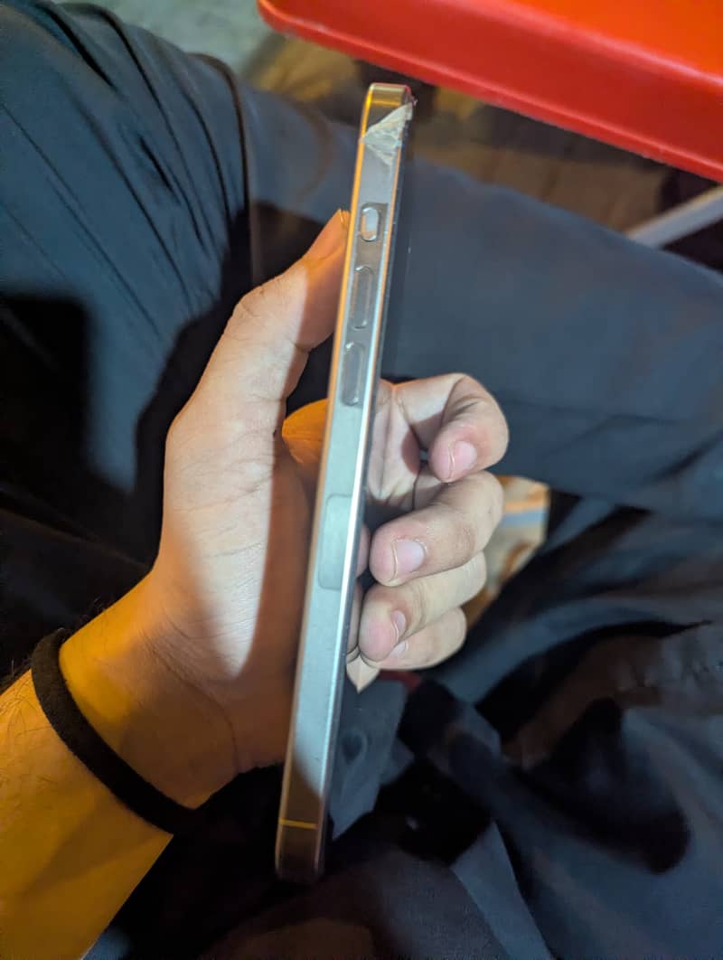 Apple iPhone 15 Pro Max 5