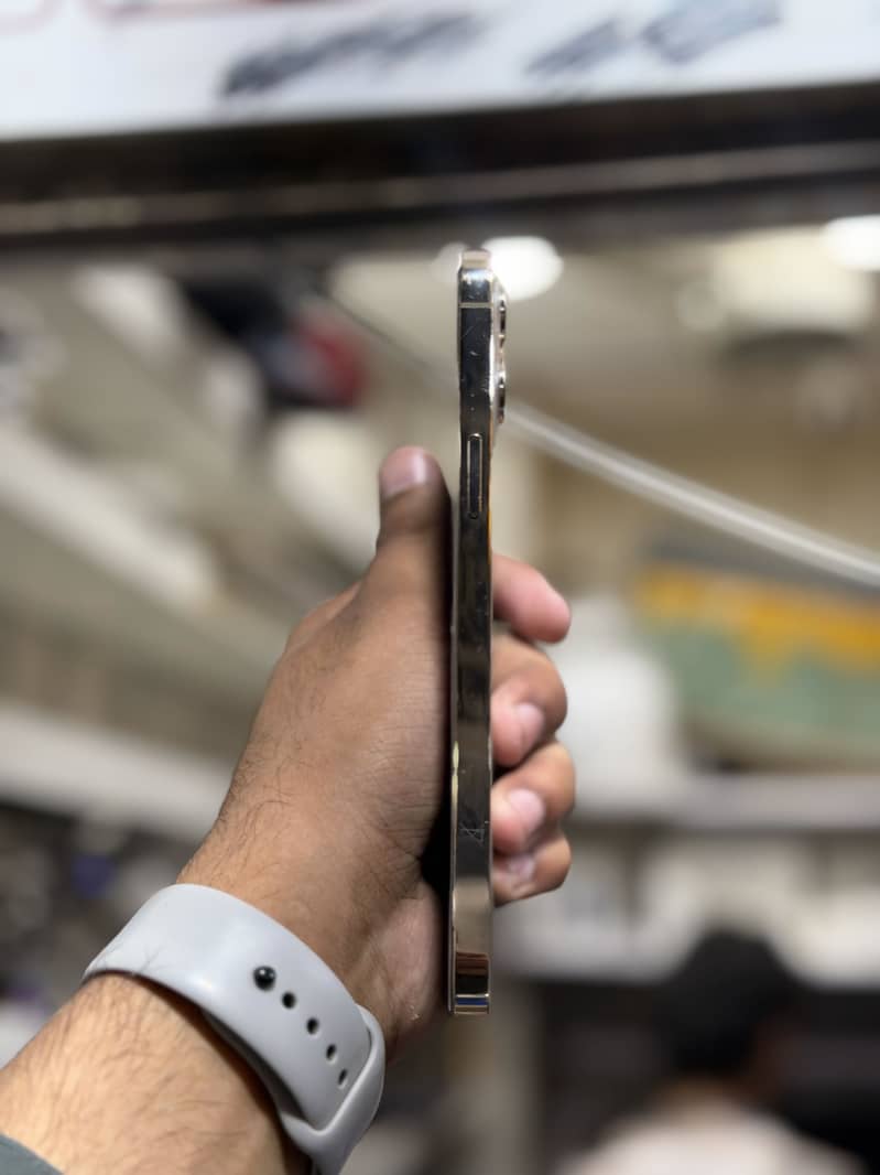Apple iPhone 12 Pro Max 2