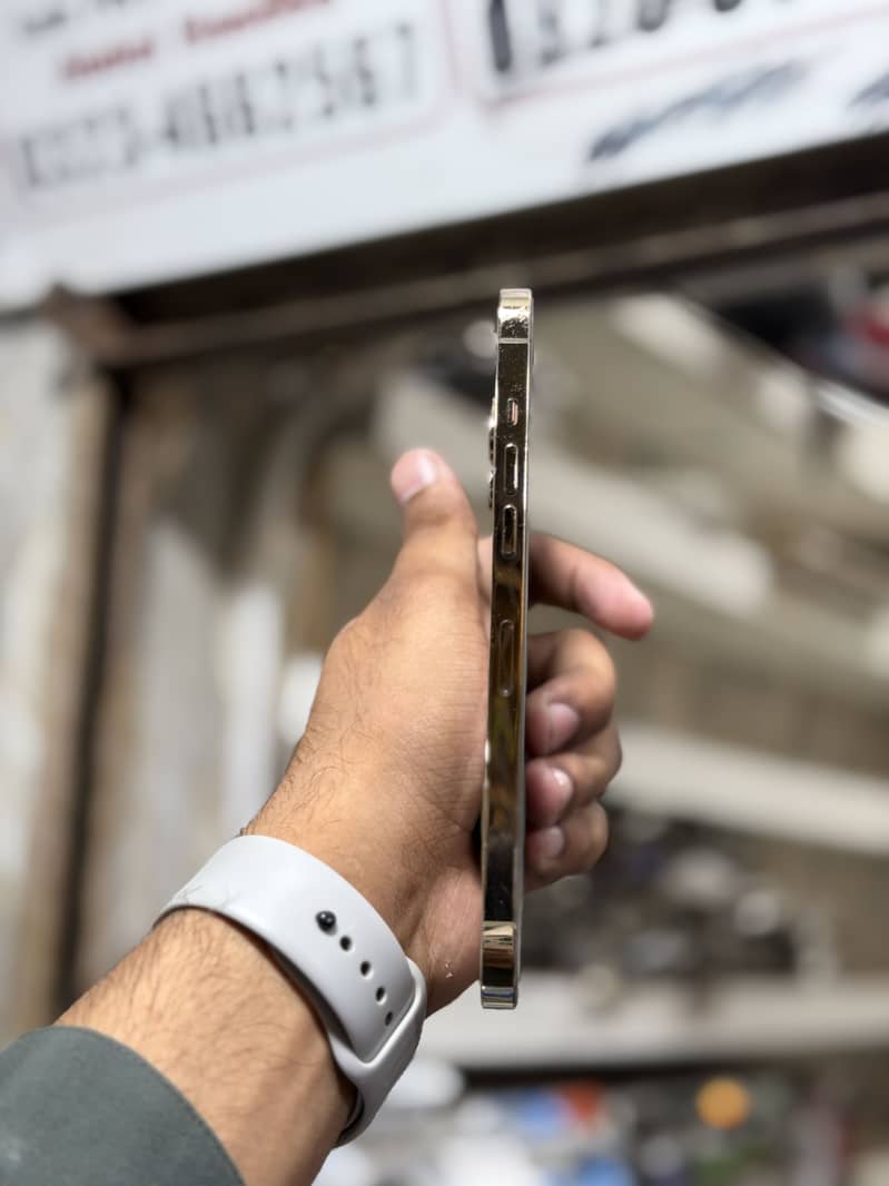 Apple iPhone 12 Pro Max 3