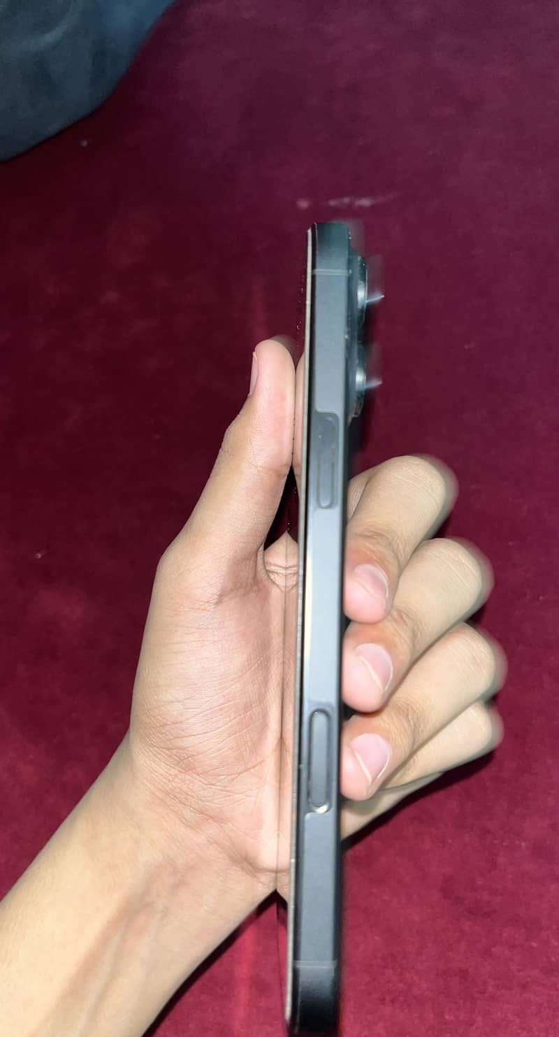 Apple iPhone 16 Pro Max 3
