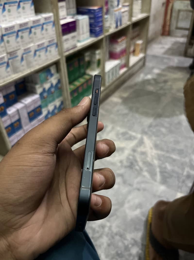 Apple iPhone 13 2