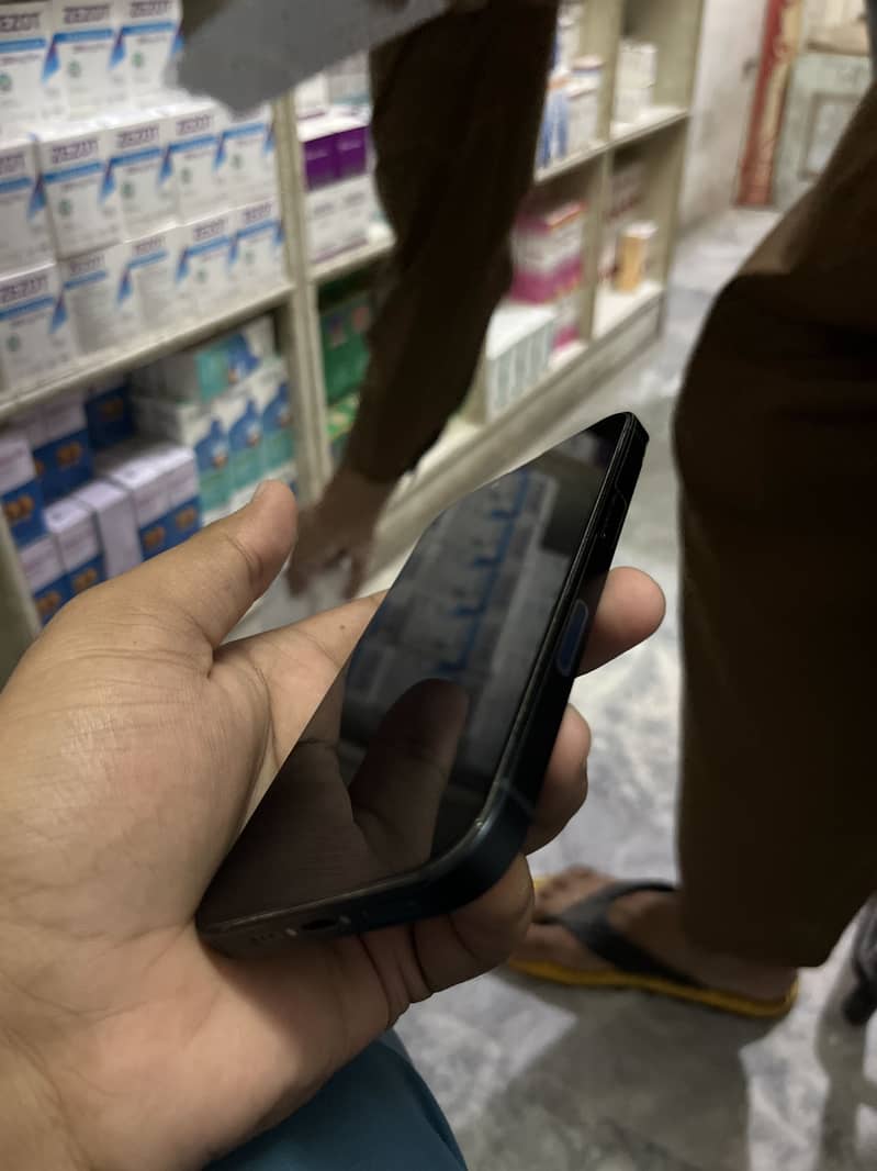 Apple iPhone 13 3