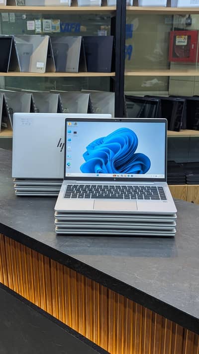 Hp Elitebook 640 G9 //  I5-12th / 16Gb-256Gb
