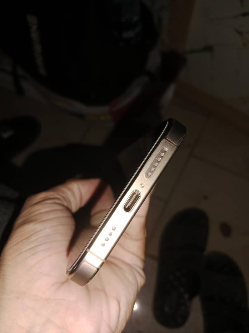 Apple iPhone 16 Pro Max JV 3