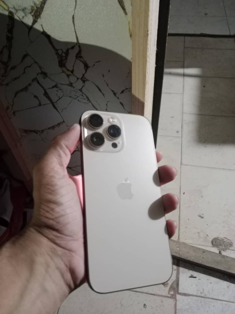 Apple iPhone 16 Pro Max JV 4
