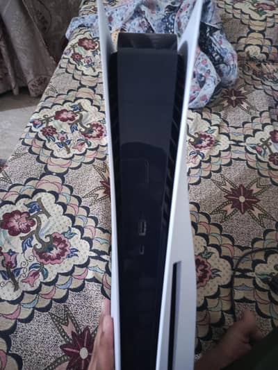 ps5 fat with two controller from Europe