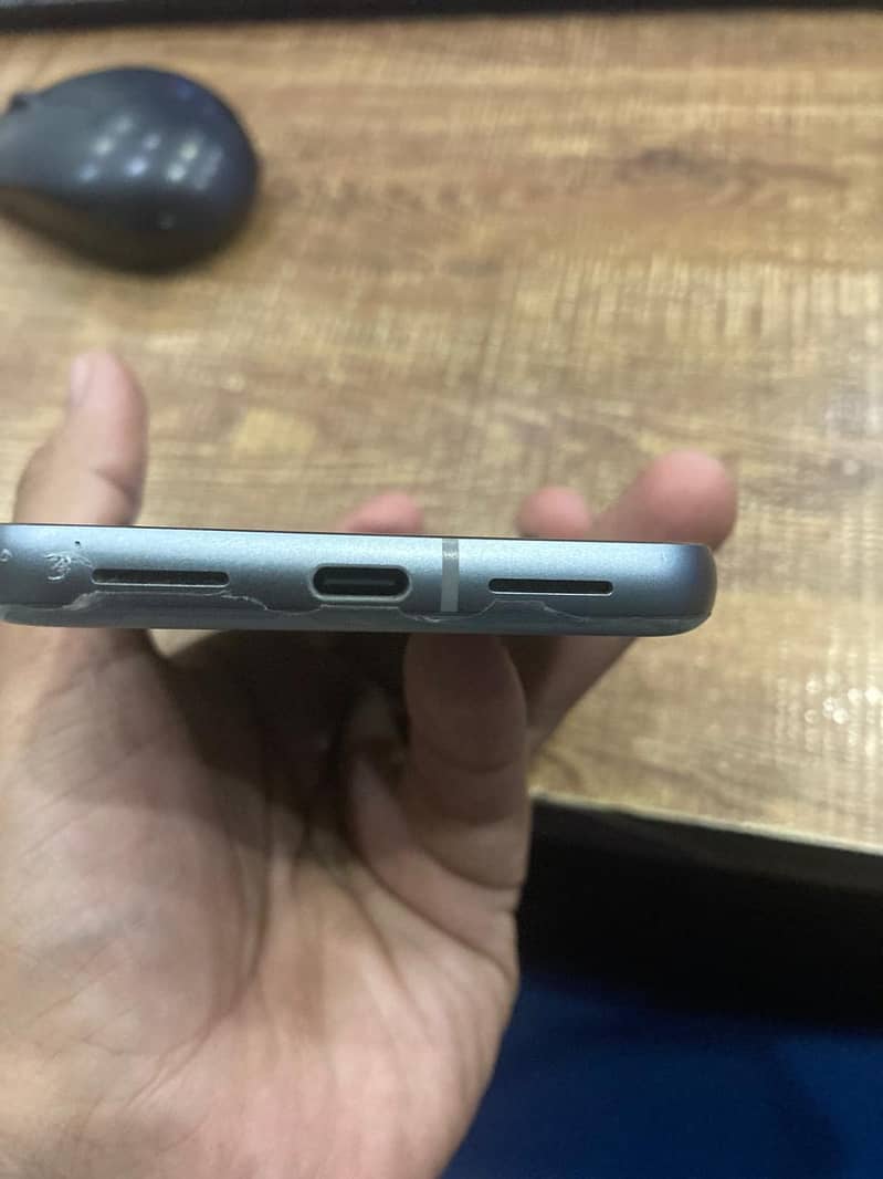 Google Pixel 8 4