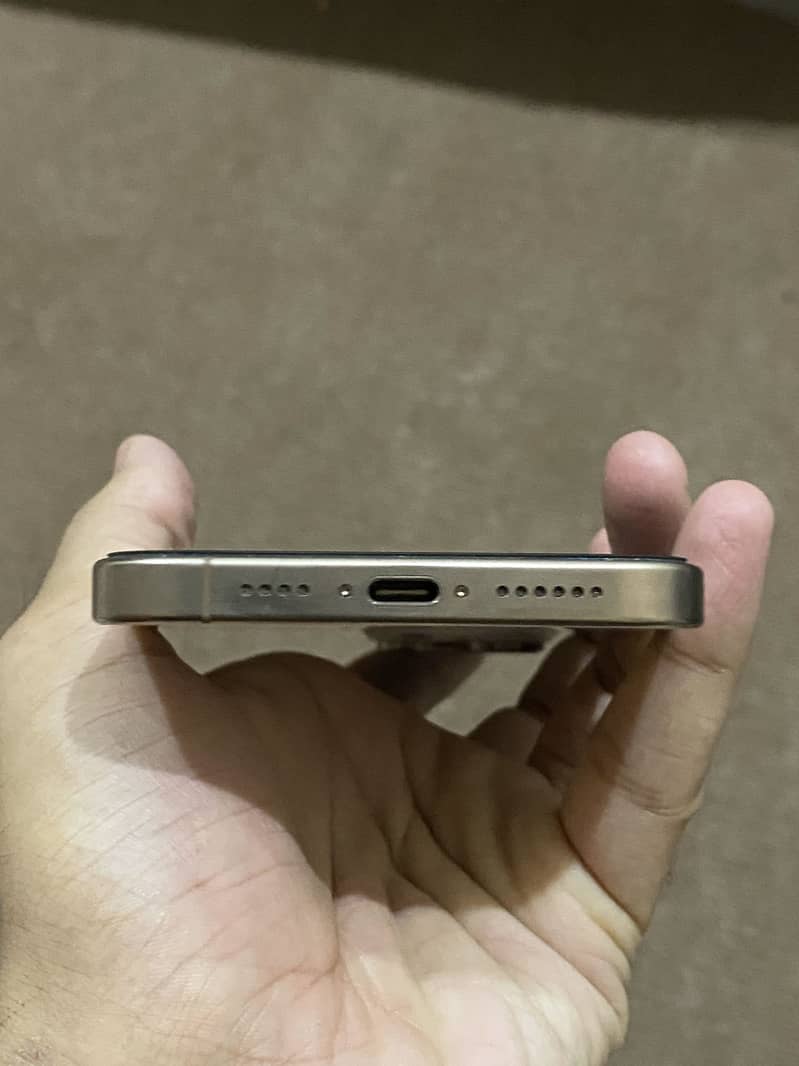 Apple iPhone 16 Pro Max 4
