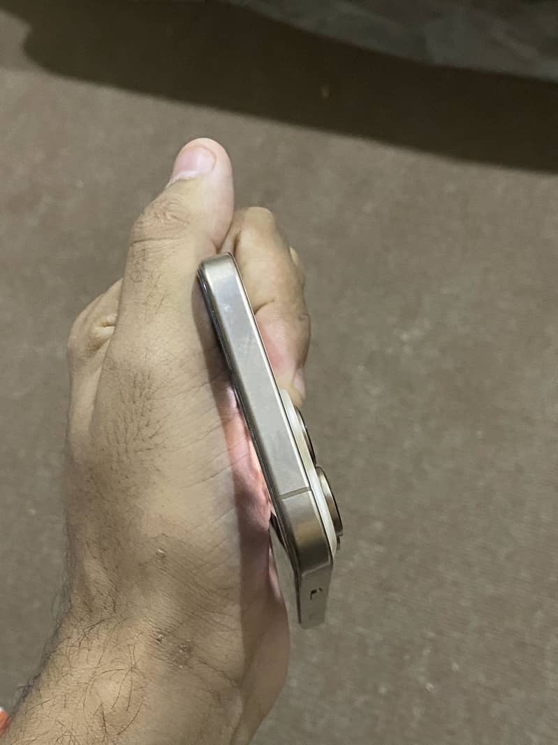 Apple iPhone 16 Pro Max 5