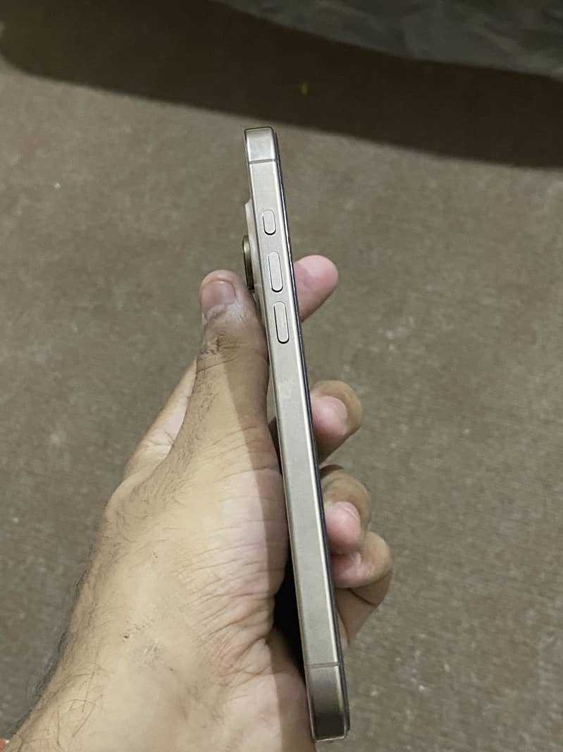 Apple iPhone 16 Pro Max 7