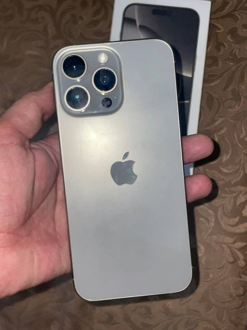 Apple iPhone 16 Pro Max 1