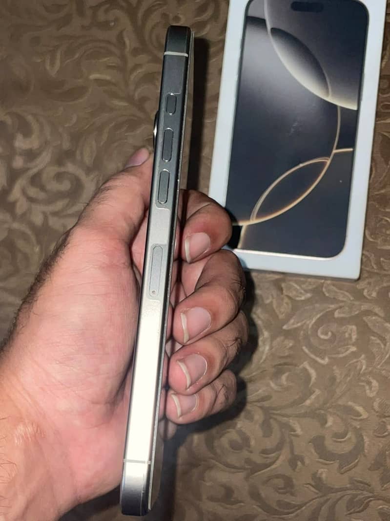 Apple iPhone 16 Pro Max 3