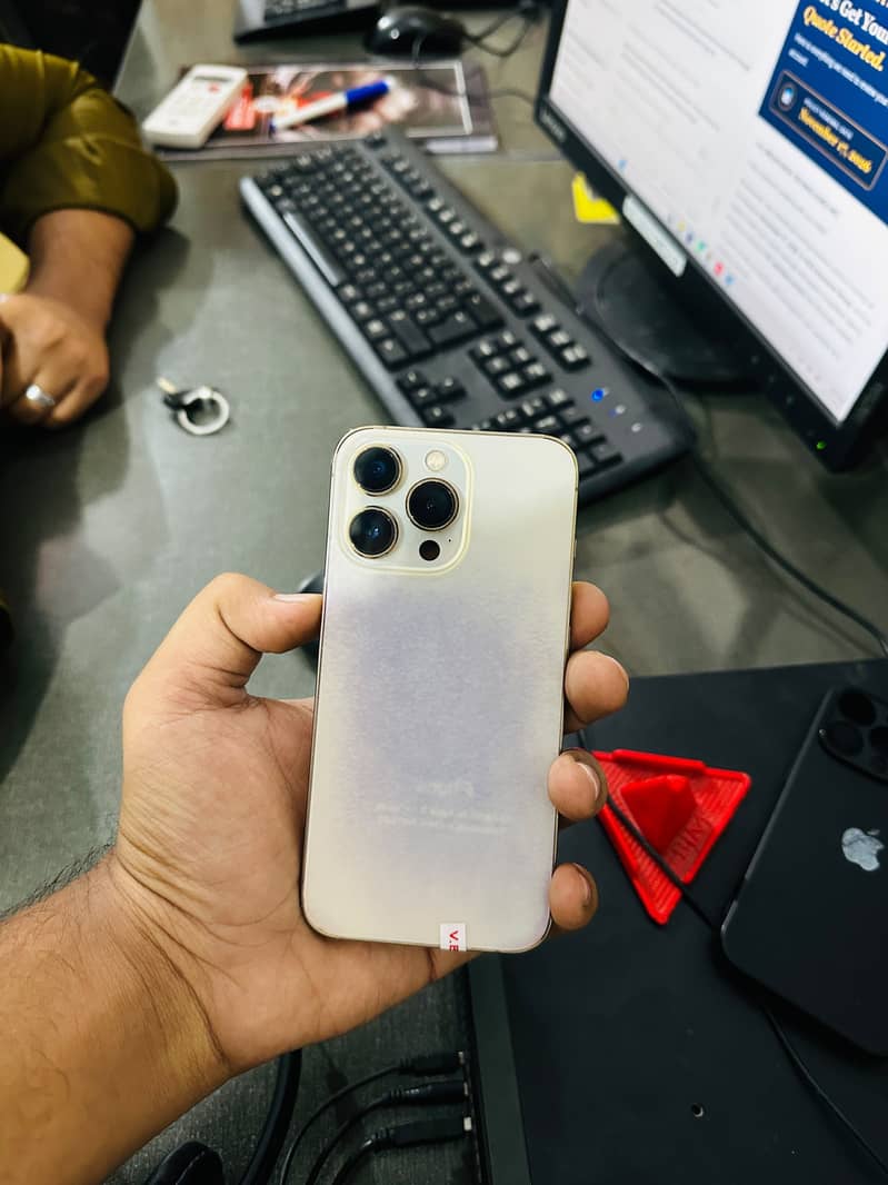 Apple iPhone 13 Pro 0