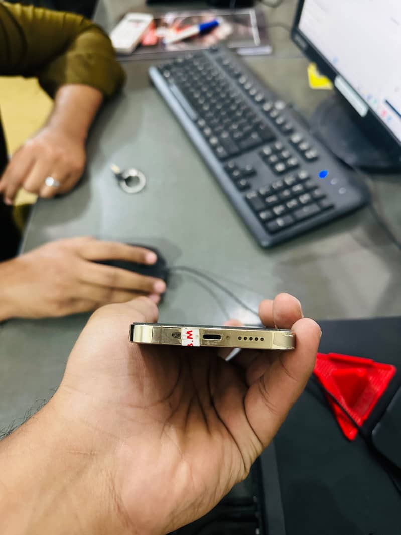 Apple iPhone 13 Pro 4