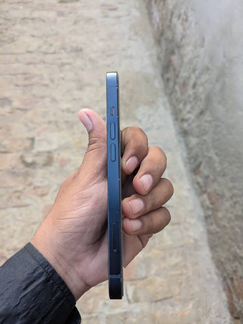 Apple iPhone 13 1